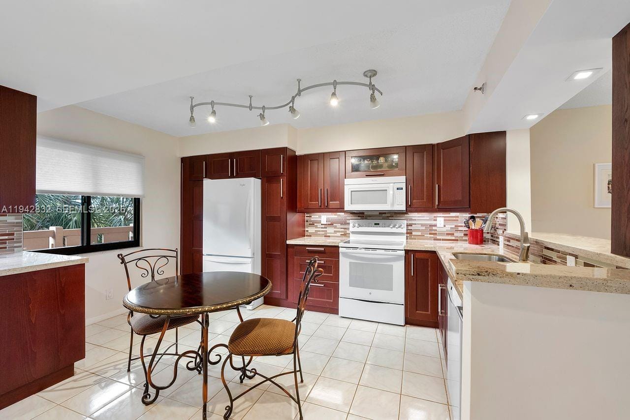2200 S Cypress Bend Drive 406 — photo 12
