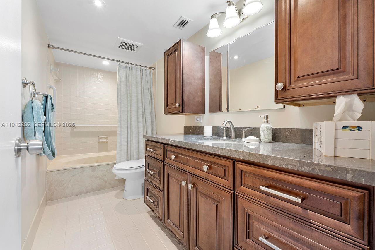 2200 S Cypress Bend Drive 406, Pompano Beach, FL 33069 photo 16