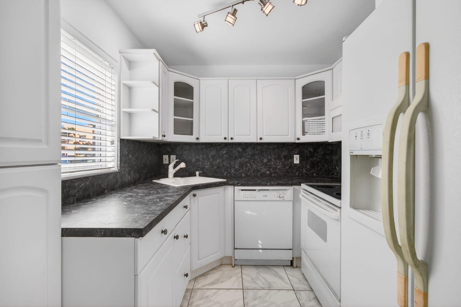 393 Flanders I — photo 11