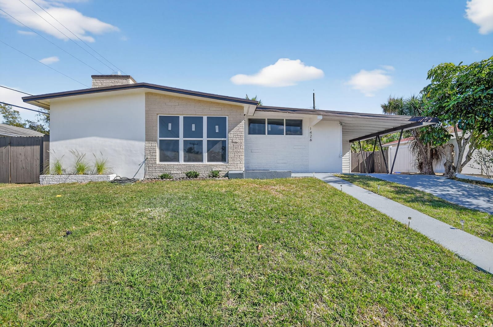 1426 Hillcrest Dr Drive — photo 2