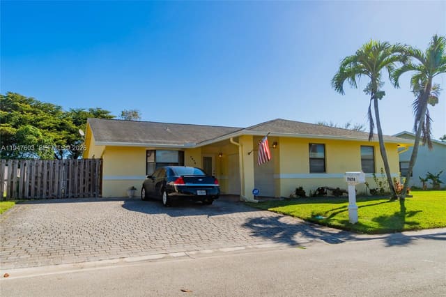 7674 NW 88th Lane, Tamarac, FL 33321