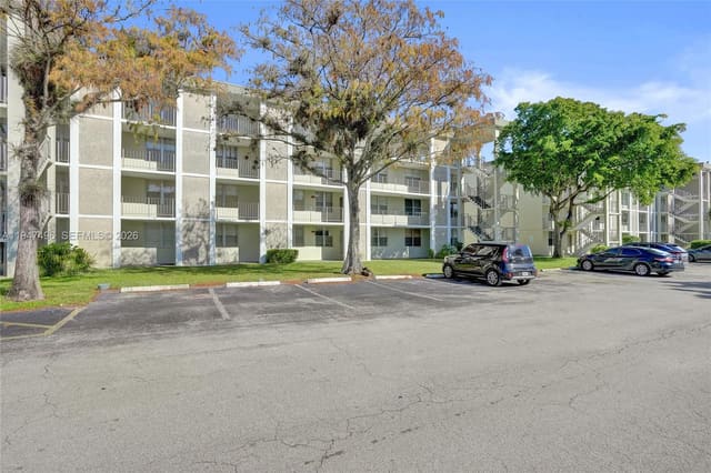 2900 NW 48th Terrace 402, Lauderdale Lakes, FL 33313