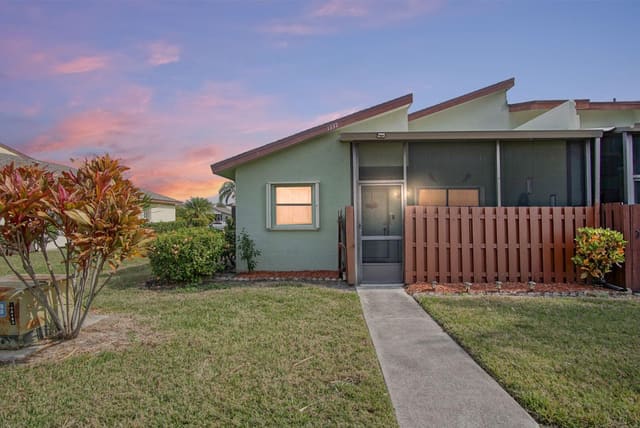 1732 W Sanderling Lane 1, sold in Savannah'S Condominium Section 1 Phase 1-H, Fort Pierce, FL