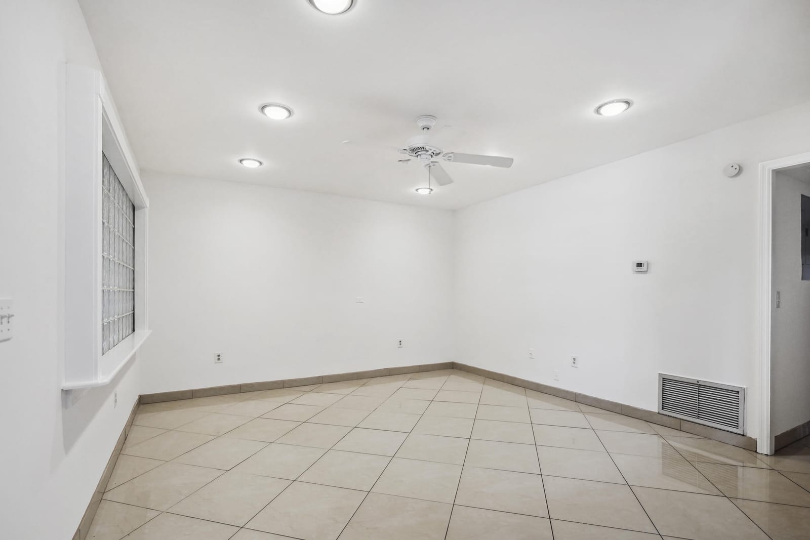 2878 Donnelly Drive 106 — photo 5