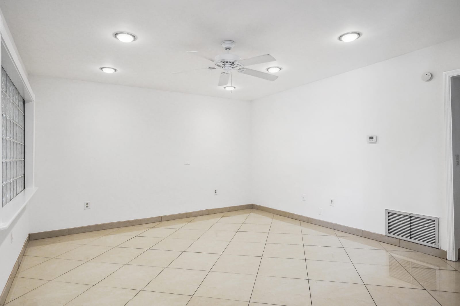 2878 Donnelly Drive 106 — photo 6