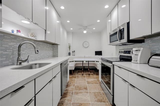 3800 Hillcrest Drive 316, sold in Hillcrest East No 25 Cond, Hollywood, FL