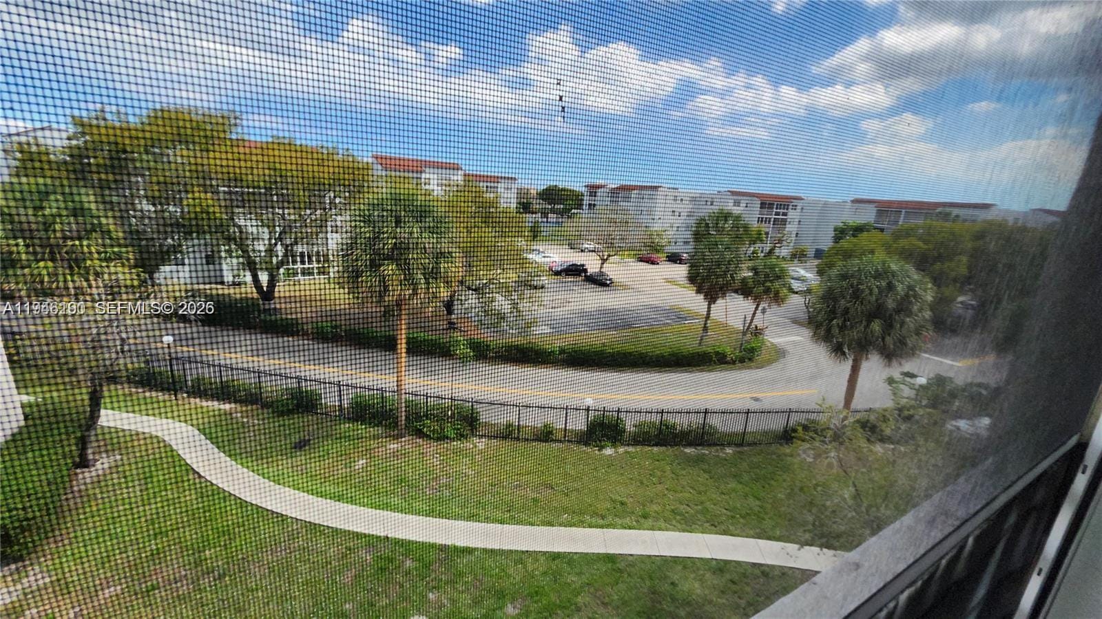 2821 Somerset Drive 400 — photo 9