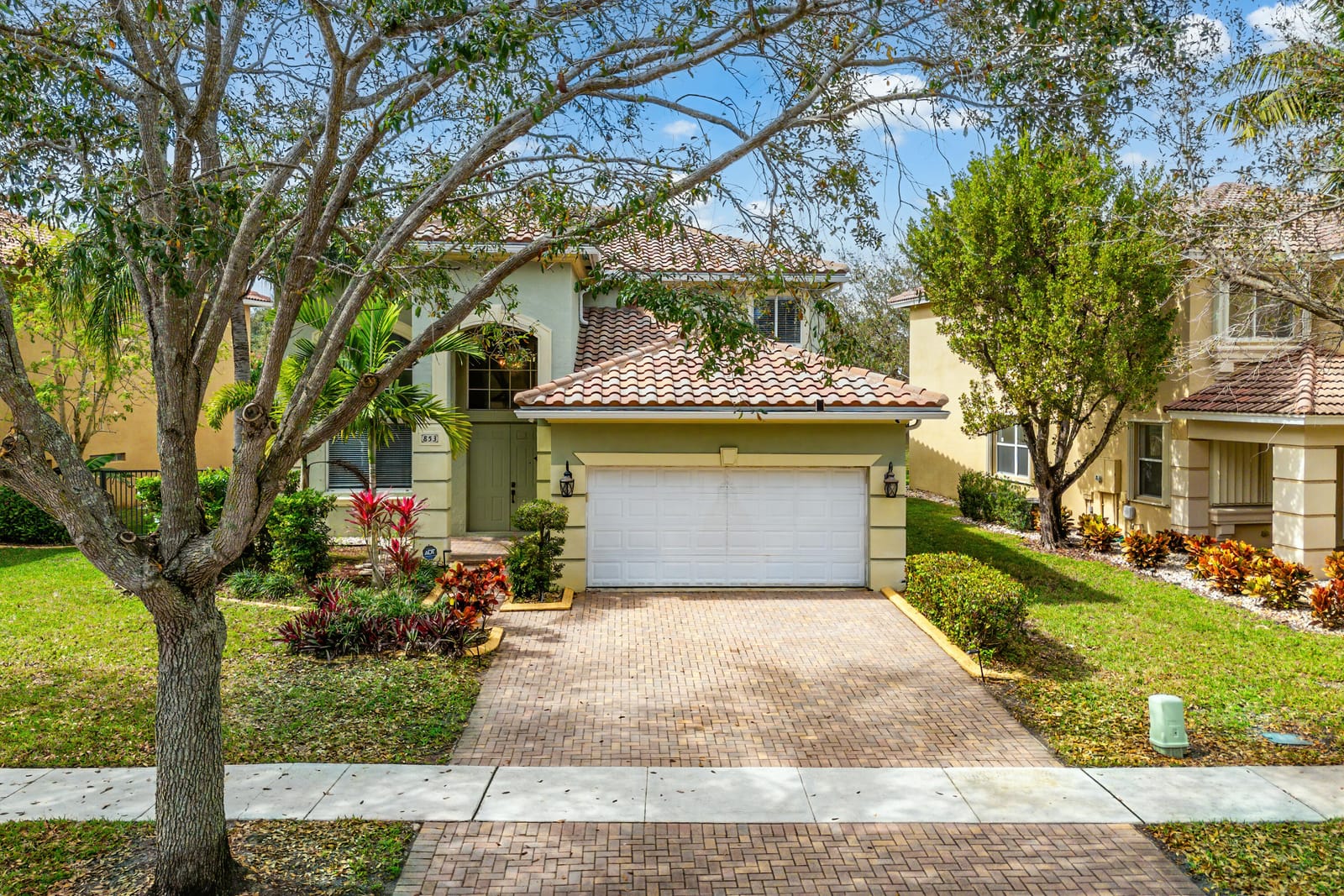 853 Gazetta Way, West Palm Beach, FL 33413 photo 2