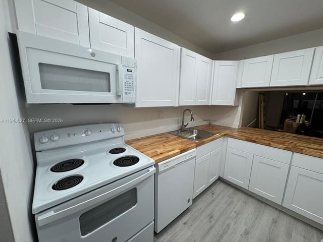 8051 S Colony Circle S 210, Versailles Gardens Condo, Tamarac, FL