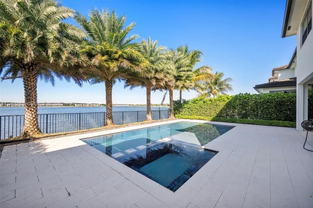 15722 NW 88th Avenue, Miami Lakes, FL 33018