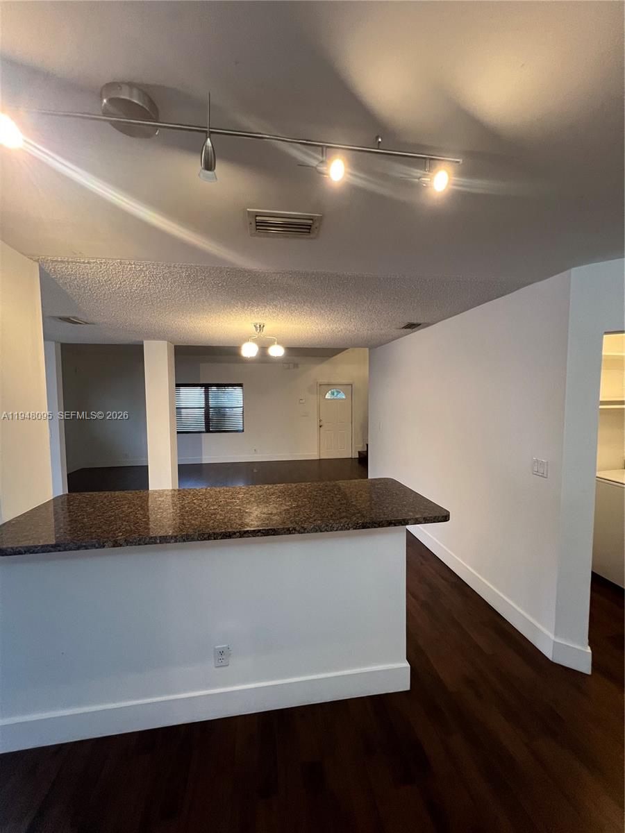 561 Racquet Club Road 21, Weston, FL 33326, Weston