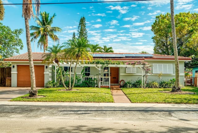 2100 SW 23rd Terrace, sold in Flamingo Park Sec, Fort Lauderdale, FL