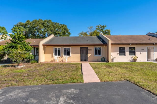 5307 SW 140th Place, sold in Bent Tree South, Miami, FL