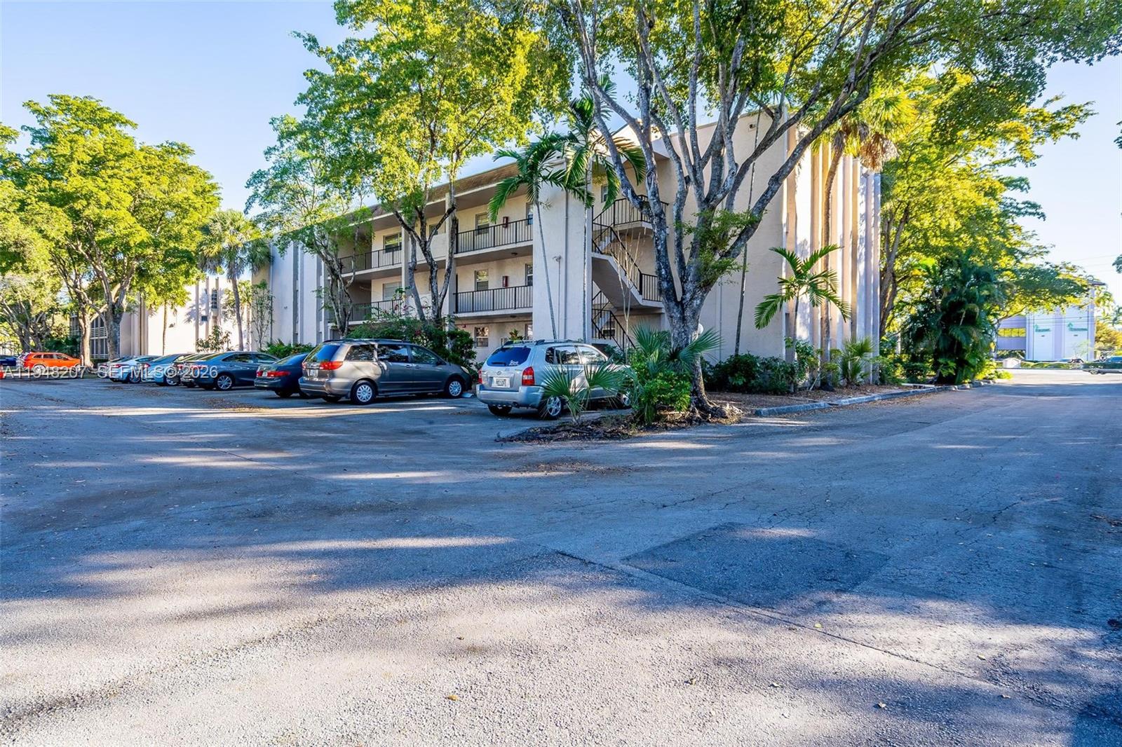 469 N Pine Island Road B302, Plantation, FL 33324, Plantation