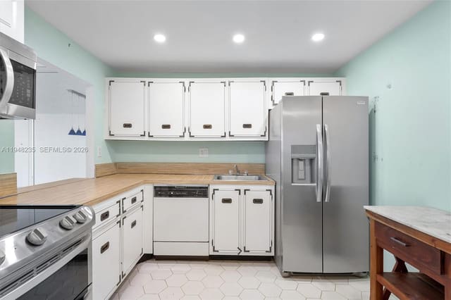 600 Parkview Drive 927, Hallandale Beach, FL 33009
