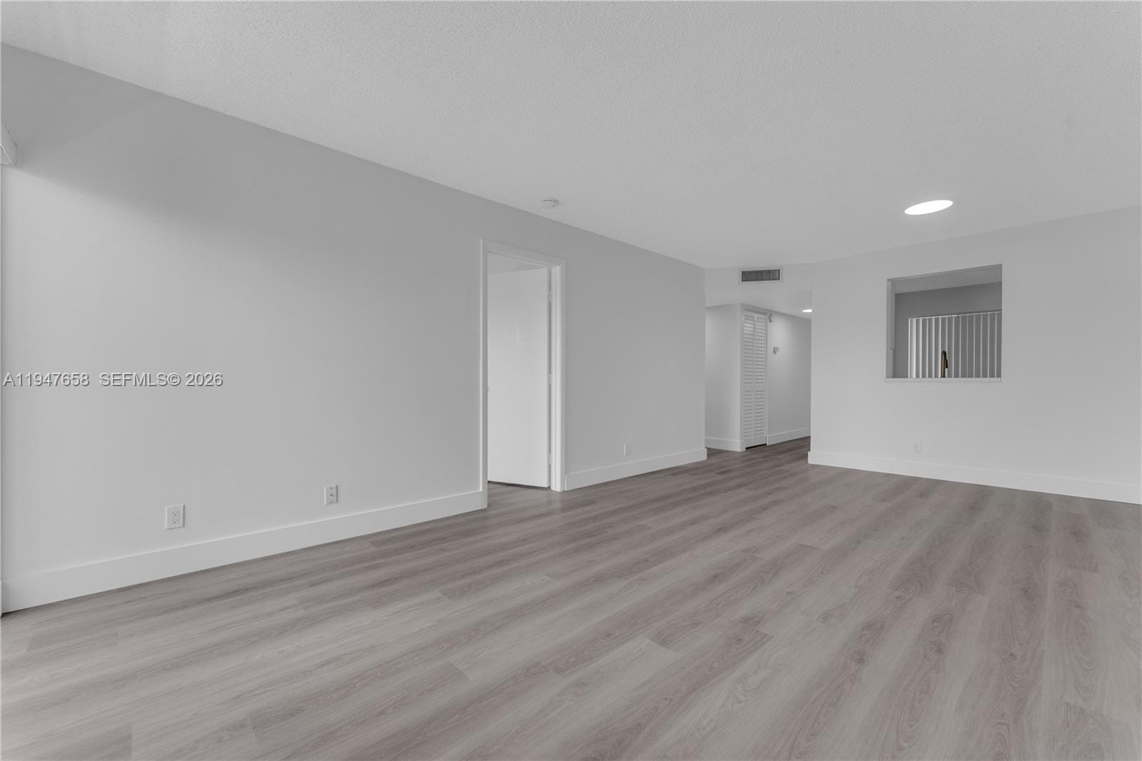 8560 N Sherman Circle 208 — photo 2