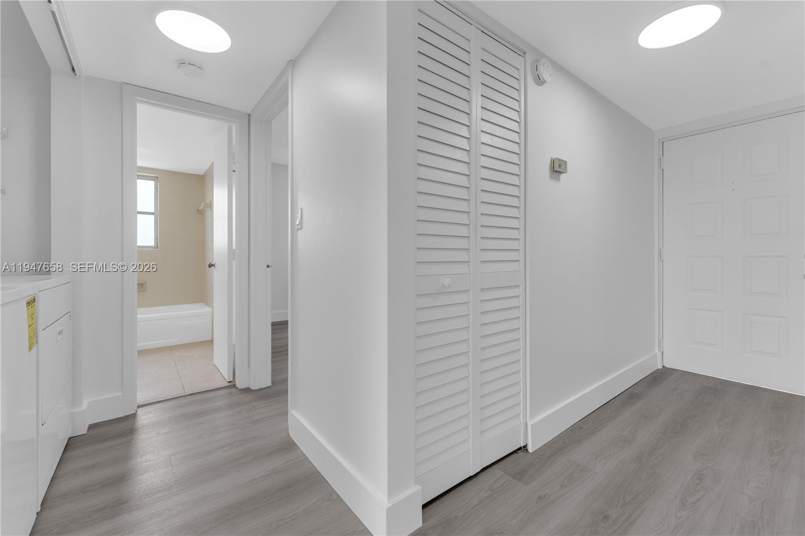 8560 N Sherman Circle 208 — photo 3