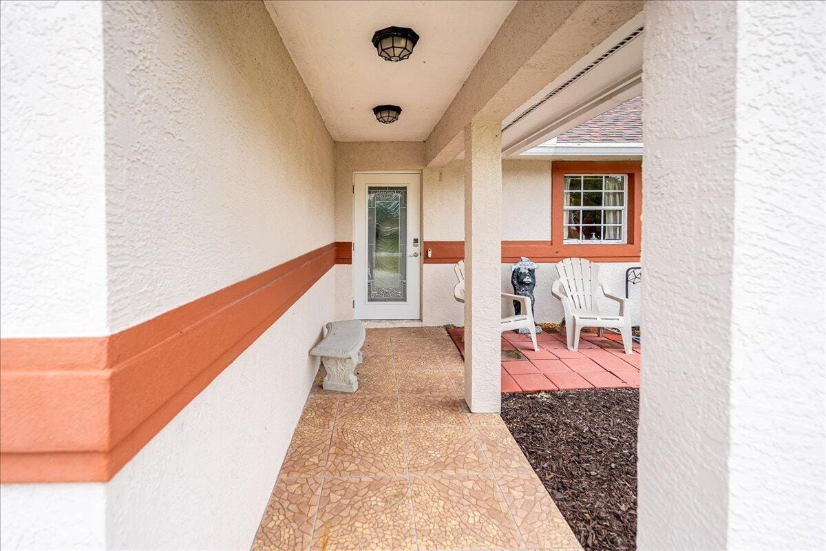 6927 NW Hershy Circle — photo 2