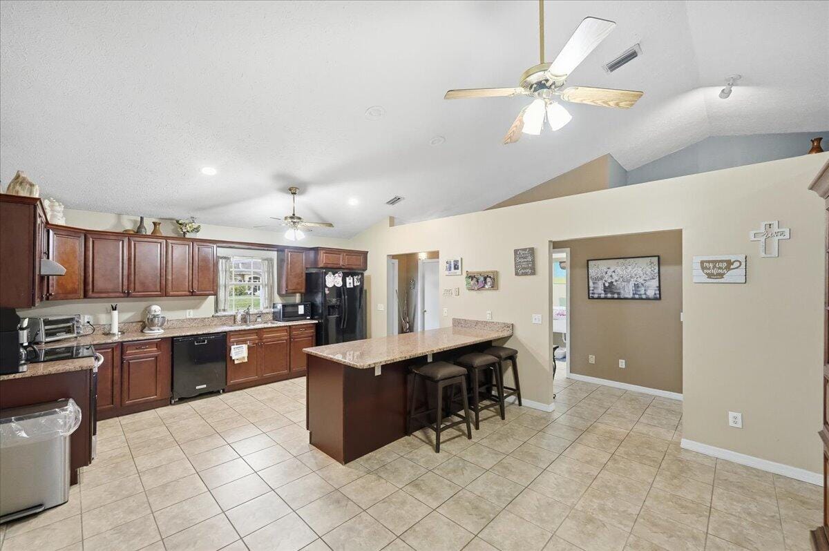 6927 NW Hershy Circle — photo 3