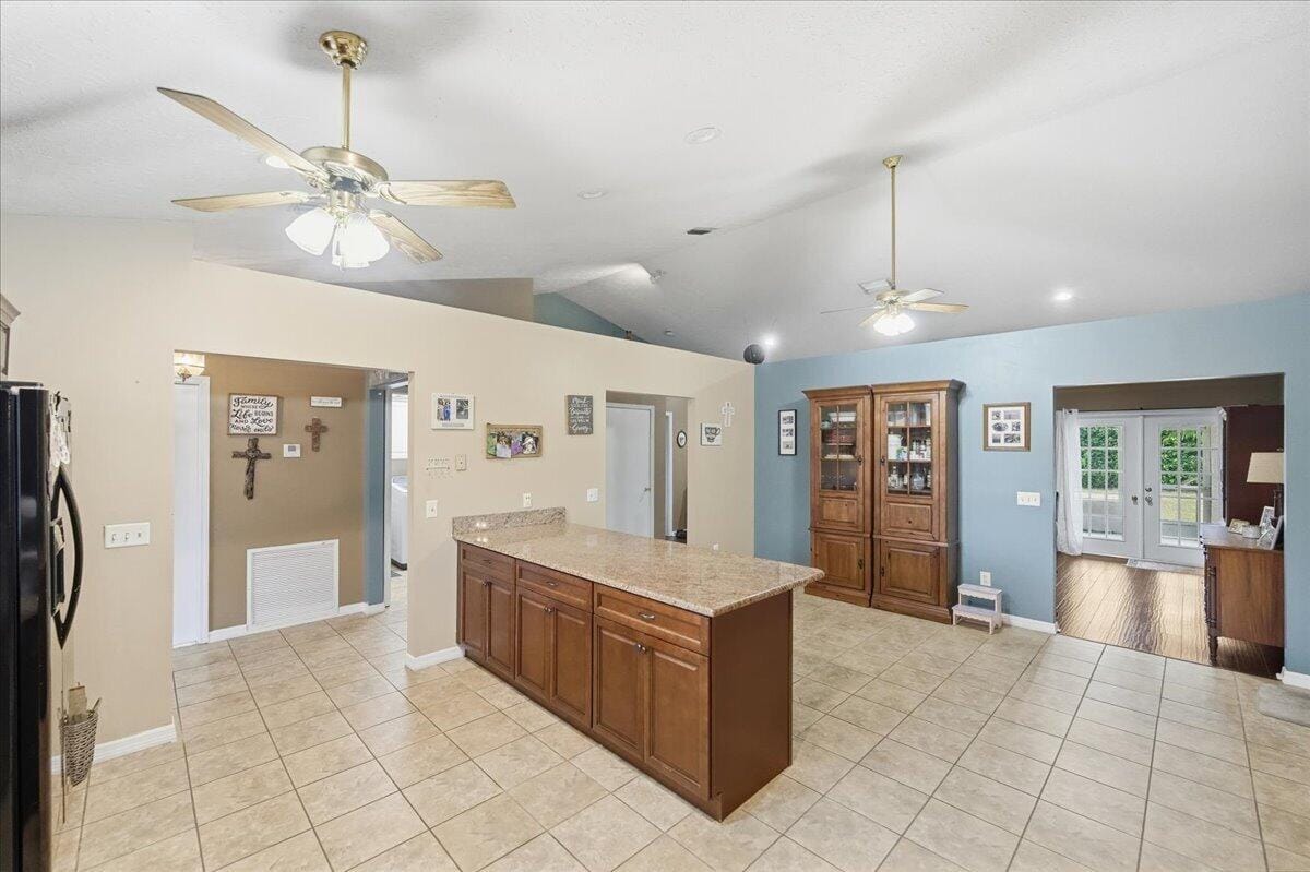 6927 NW Hershy Circle — photo 4
