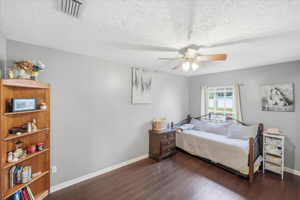 6927 NW Hershy Circle — photo 10
