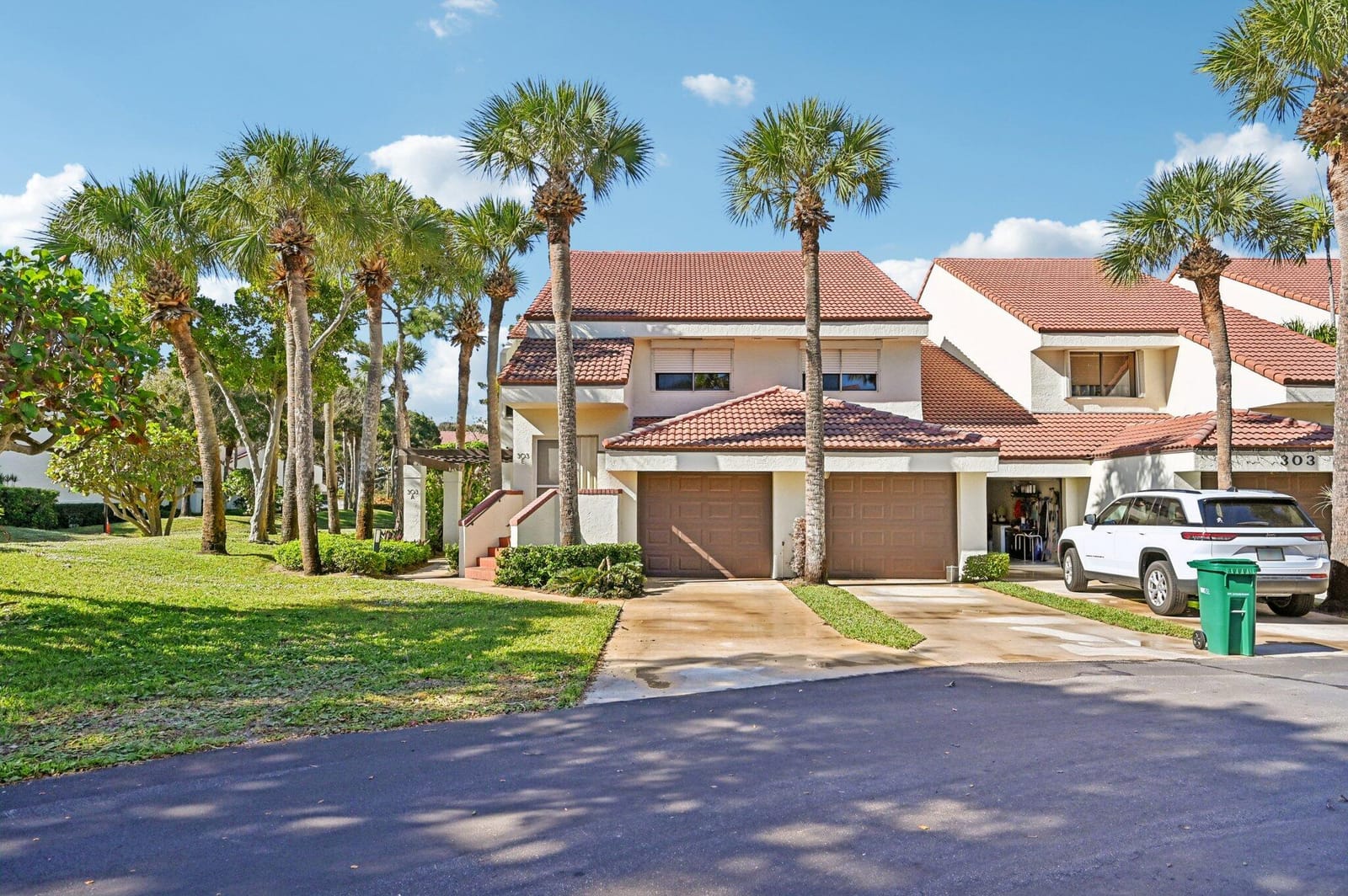 303 Sea Oats Drive E, Juno Beach, FL 33408 photo 2