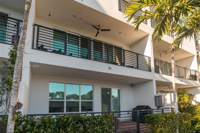 2900 NE 12th Terrace 33, sold in Pointe @ Middle River, Oakland Park, FL