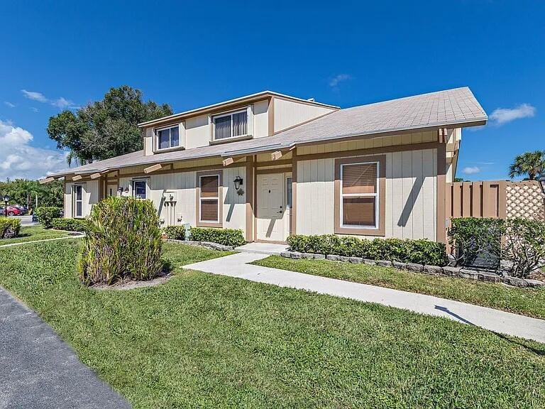 211 Maplecrest Circle, Jupiter, FL 33458