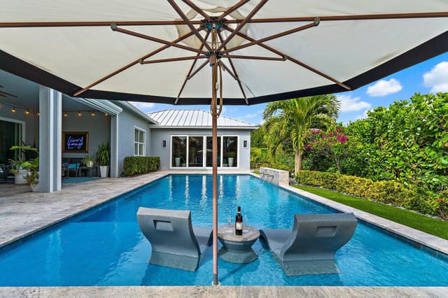 139 Shores Pointe Drive, sold in Shores Pointe, Jupiter, FL
