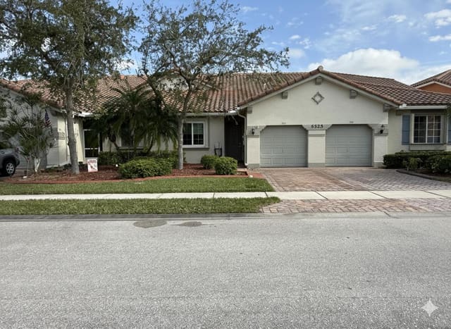6525 Oxford Circle 103, sold in Woodfield, Vero Beach, FL