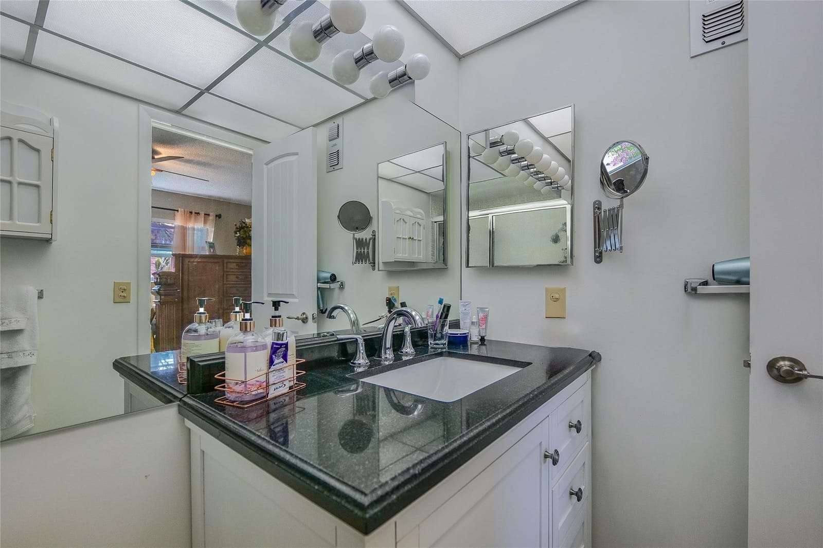 3505 NW 48th Avenue 404, Lauderdale Lakes, FL 33319 photo 17