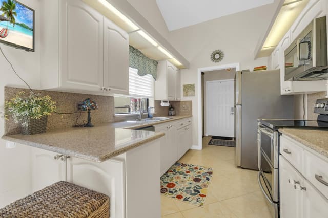 2855 Eagle Lane, sold in Saratoga Pointe, West Palm Beach, FL