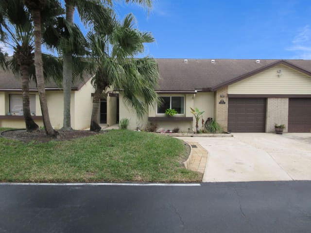 216 Meander Circle, sold in Village Walk, Royal Palm Beach, FL