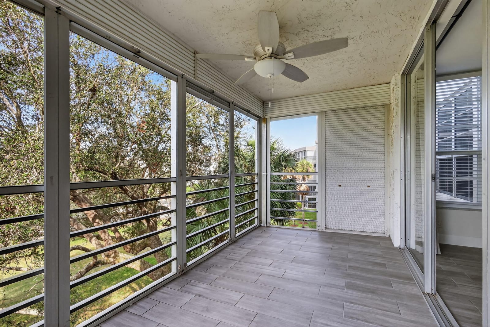 545 Oaks Lane 409, Pompano Beach, FL 33069 photo 22