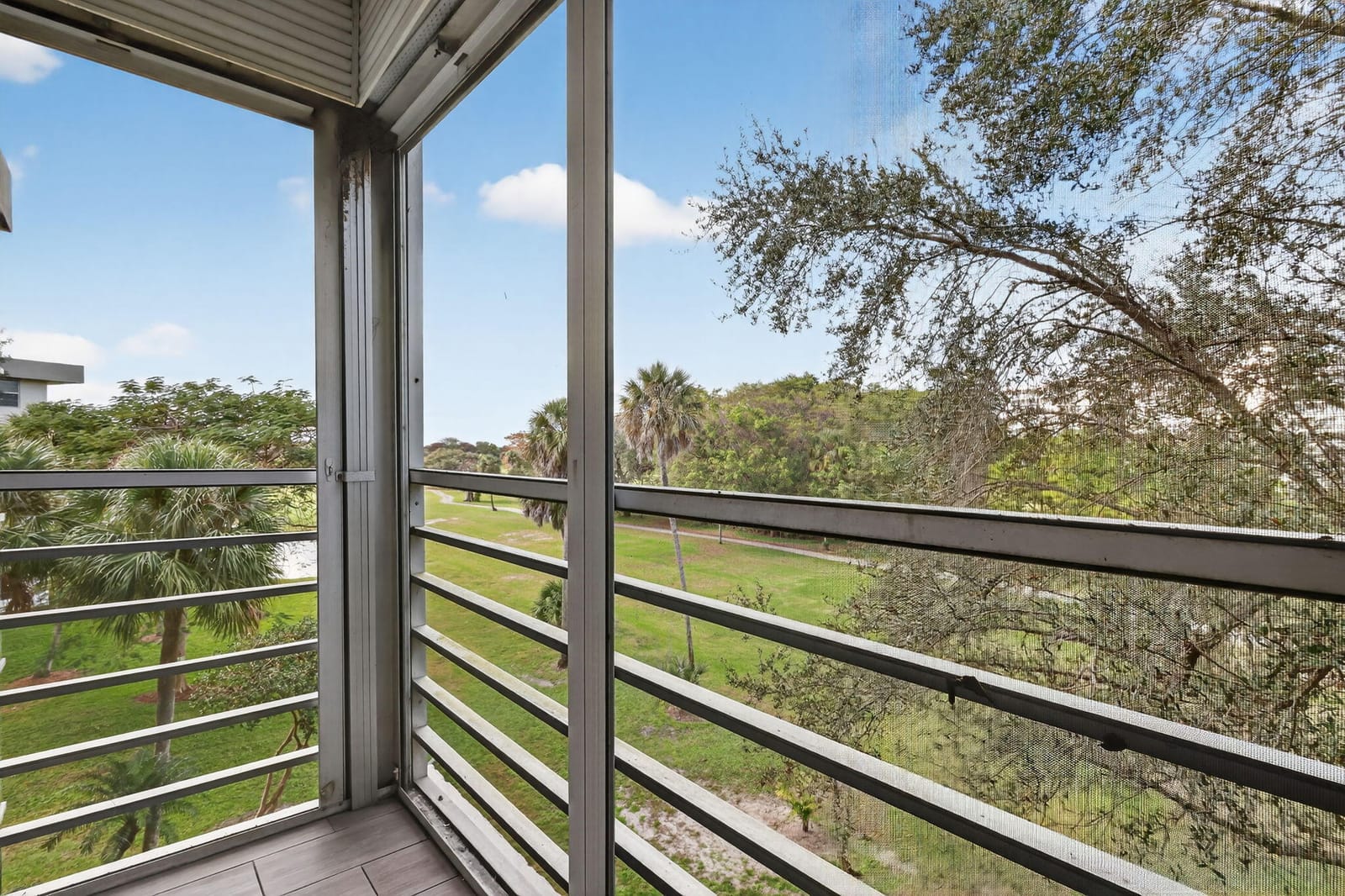 545 Oaks Lane 409, Pompano Beach, FL 33069 photo 24