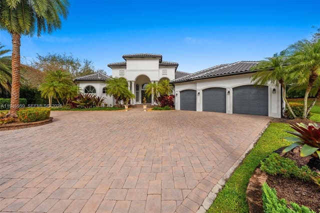 12401 N Stonebrook Circle, Davie, FL 33330
