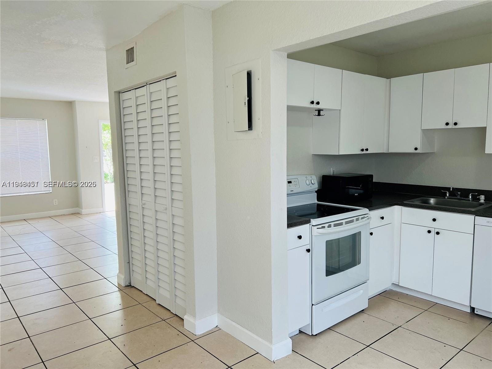 4605 NW 9th Drive 4605, Plantation, FL 33317 photo 2