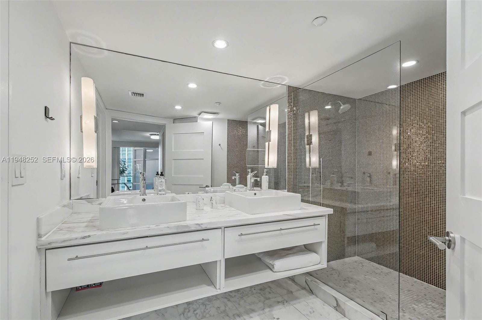 5025 Collins Avenue 903 — photo 4