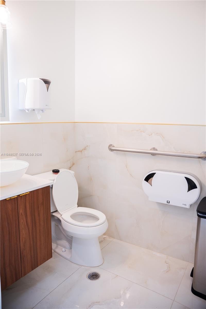 2452 W 60st, Hialeah, FL 33016 photo 16