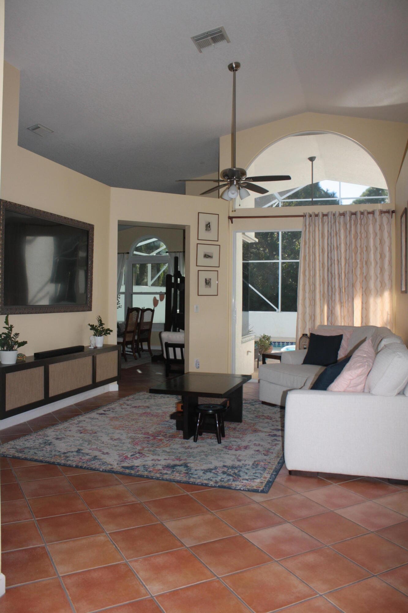 639 SW Lake Charles Circle Circle — photo 2