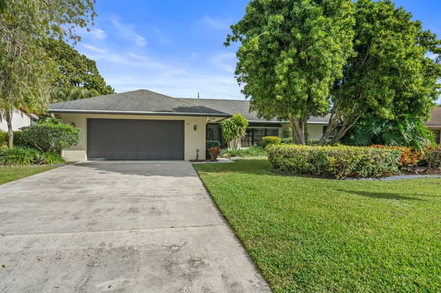 256 Sandpiper Avenue, sold in Willows, Royal Palm Beach, FL
