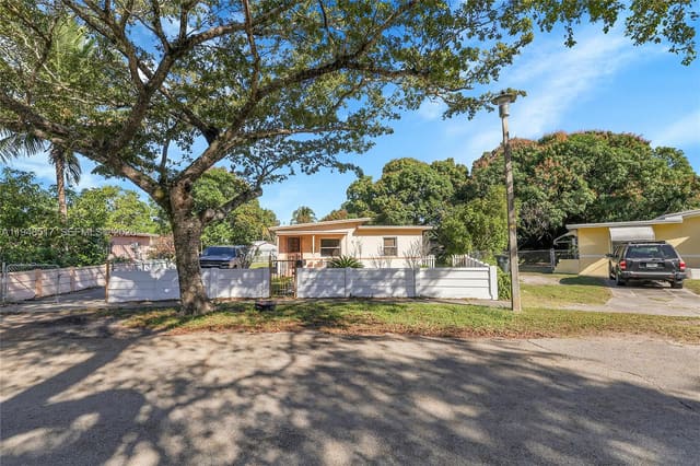 545 NW 142nd Street, North Miami, FL 33168