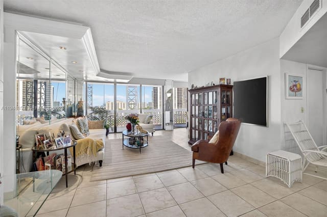 19355 Turnberry Way 8L, Turnberry Towers, Aventura, FL