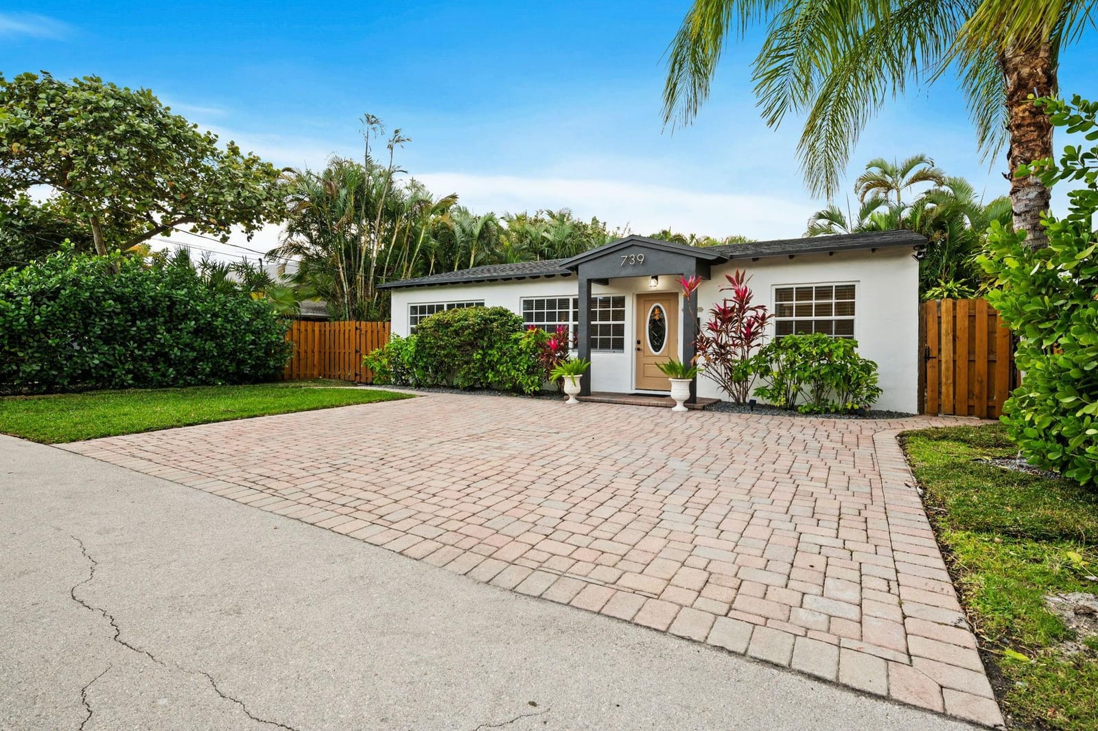739 NE 17th Road, Fort Lauderdale, FL 33304