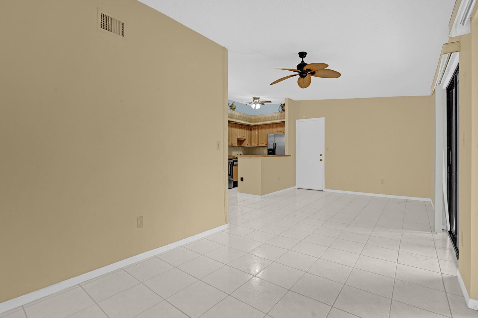 9933 N Belfort Circle 201 — photo 5