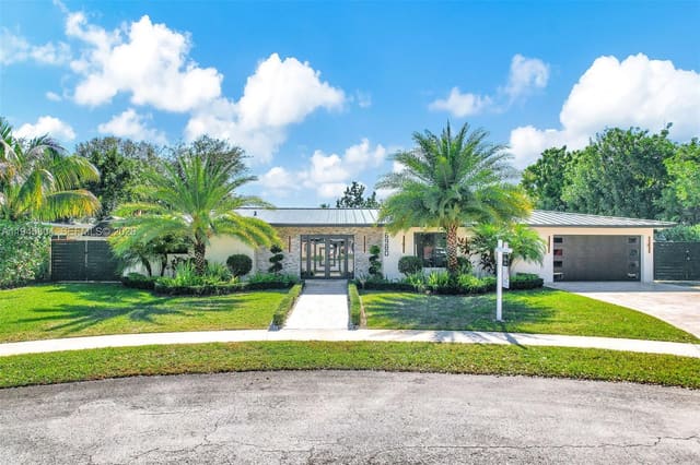 6980 NW 6th Court, Plantation, FL 33317