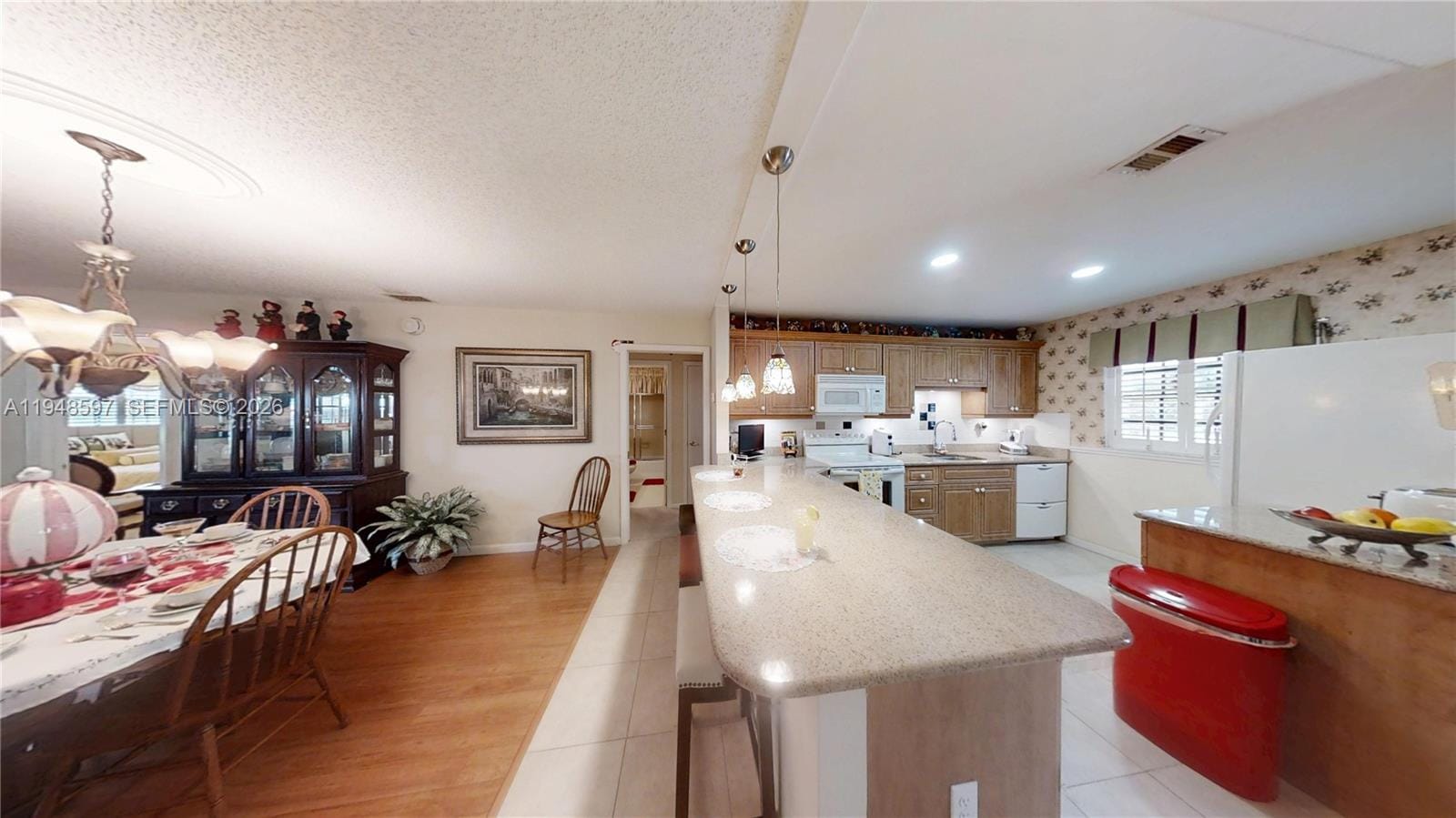 1527 Edgewater Circle — photo 3