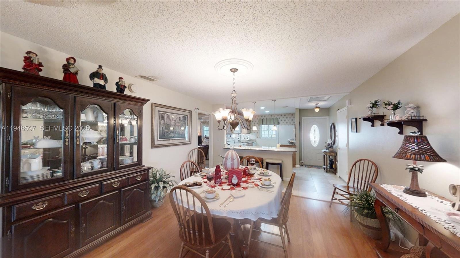 1527 Edgewater Circle — photo 6