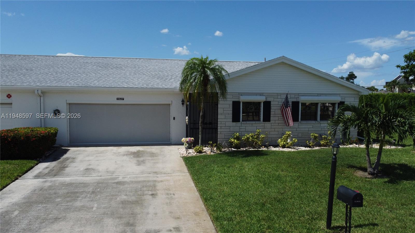 1527 Edgewater Circle