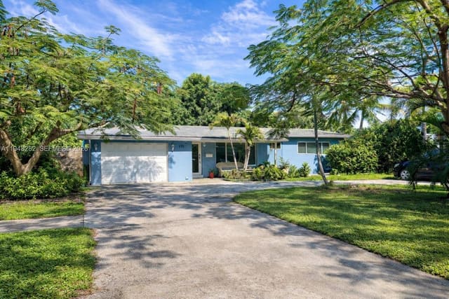 131 SE 11th Street, sold in Shorewood, Deerfield Beach, FL